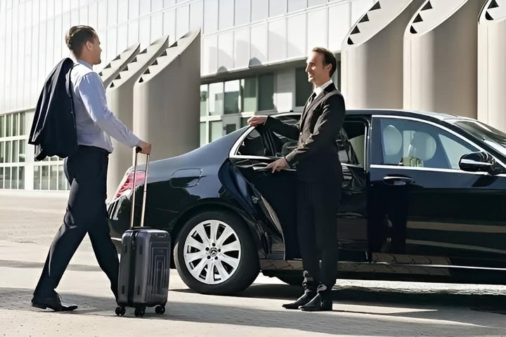 Paris Private Departure Transfer: Hotel to CDG or Orly Airport - photo