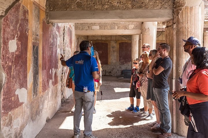 Day trips from Lisbon and Rome compared: Sintra and Fátima against Tivoli and Pompeii
