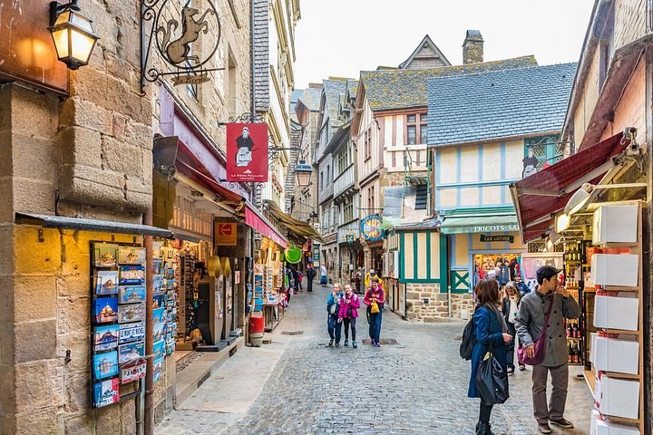 The Palace of Versailles and the abbey island of Mont Saint-Michel, two day trips from Paris