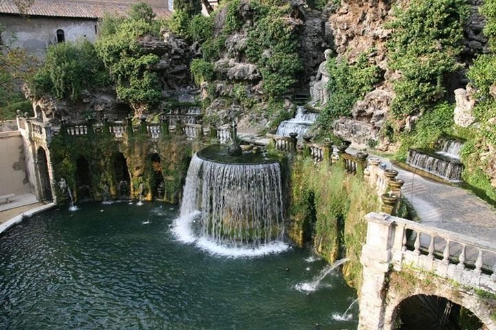 Villa d'Este fountains and Hadrian's Villa ruins on a Tivoli day trip from Rome